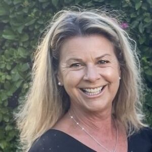 Cathy Lange Headshot